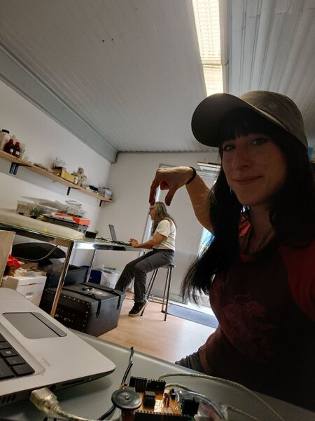 File:Esther avec Rachel.jpg